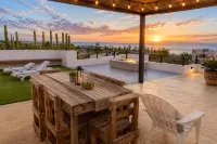 Modern, Clean & Airy Beach Retreat with Pool and Rooftop Ocean Views - Wifi