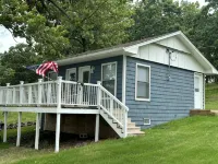 Waterfront with Private dock w/ amazing views, fire pit and pet friendly! - 3 étoiles
