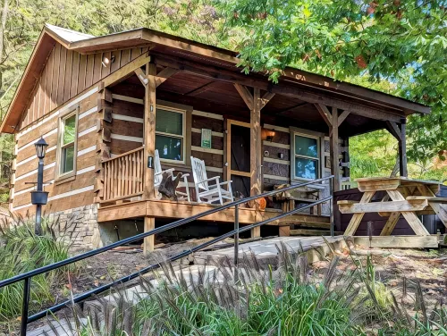 Walk to North Carolina's Stone Mountain State Park! Beautiful Waterfalls - Homestays