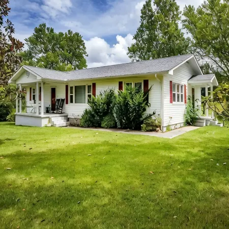 Modern Farmhouse Near Windrock