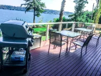 A Waterfront Retreat with Gardens, Views, and Space to Gather on Whidbey Island. - 3 tähden