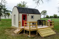 Queens Hotel- a cozy studio cottage in the country. Pool and hot tub. - Pools