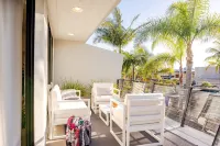 Walk to the Beach/Rooftop Deck with Views/7 beds- 2 Kings/ A/C - 3-Star