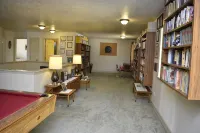 The Hide Out On Pratt Mountain "off the grid" adventure since 1845 - 샬레 호텔