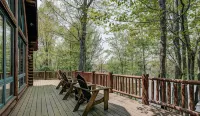 Luxury 7,500‑ Lakefront Lodge, Private Dock & Snowmobile Access - Wifi