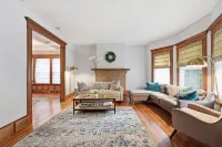 Beautifully Renovated 3 bedroom Elmwood Village Apt - 2 estrellas