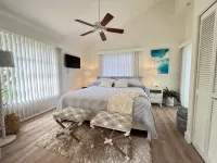 Antigua Cay Retreat is a stylish home with pool on deep water canal in Bokeelia - Uima-altaat