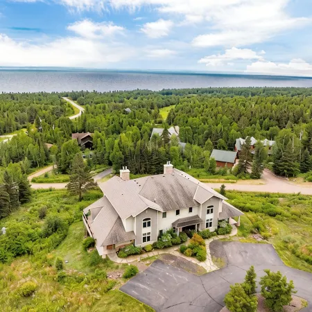 Lake Views Throughout. Next to Golf, Hiking, Biking Trails and Winery.