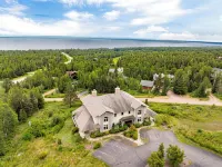 Lake Views Throughout. Next to Golf, Hiking, Biking Trails and Winery. - Boutique