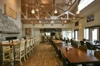 Artistic Hillside Loft - balcón