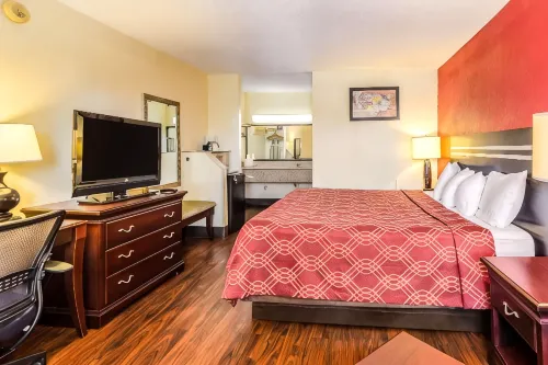 Econo Lodge Christiansburg-Blacksburg I-81 - parking