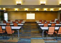 Fairfield Inn & Suites Effingham فنادق في Effingham