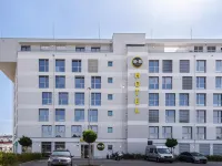 B&B HOTEL Augsburg-Nord Hotel dekat University of Applied Sciences Augsburg
