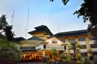 Prime Plaza Hotel Purwakarta فنادق في Kotabaru
