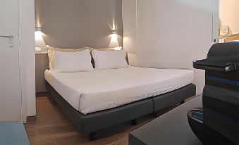 Sarzana's Rooms