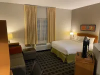 MainStay Suites Middleburg Heights Cleveland Airport Hotel di Middleburg Heights