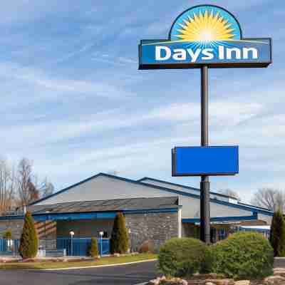 Days Inn by Wyndham Kent - Akron, Ohio Hotel Exterior