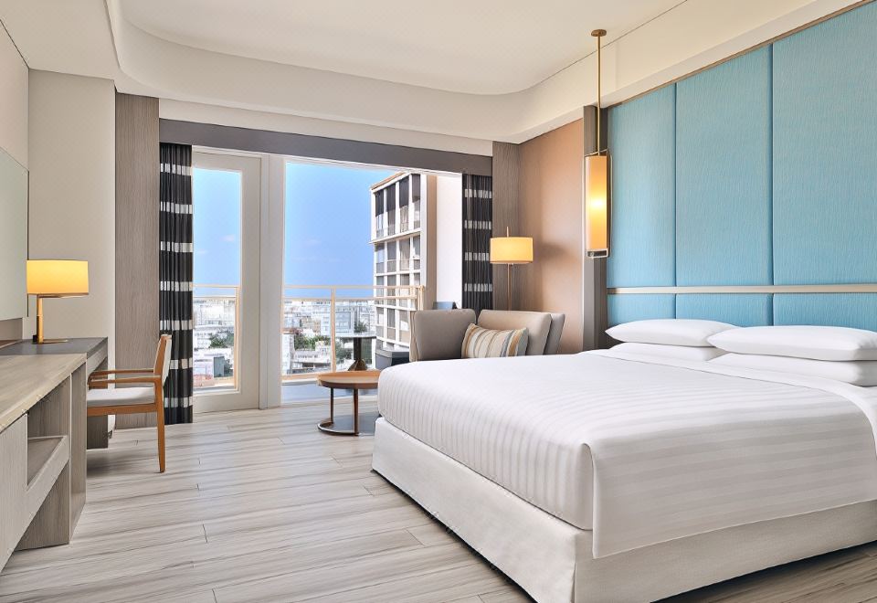 포 포인츠 바이 쉐라톤 펑후의 수영장과 바다 전망