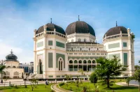 Grand Central Hotel Medan Hotel dekat Berutu Corner
