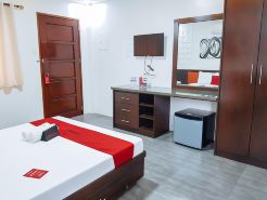 RedDoorz @ Caimito Drive Dampas
