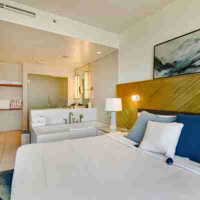 OneLuxStay at W Residences Rooms