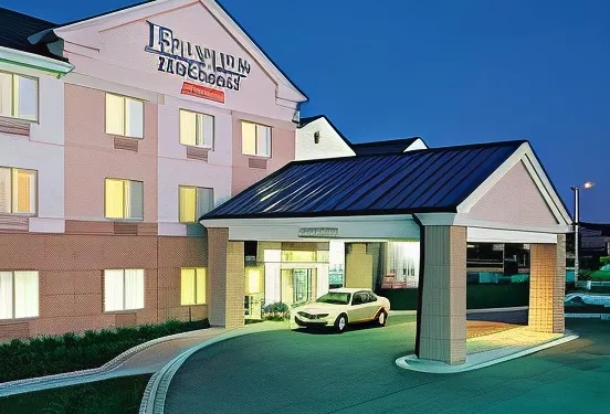 切斯特套房酒店