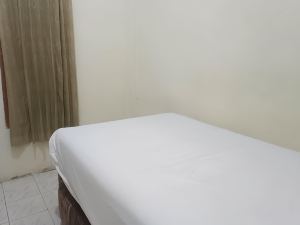 OYO 93769 Setia Budi Guest House 2