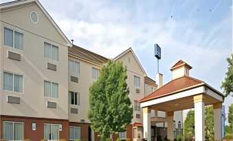 Holiday Inn Express & Suites Cincinnati-N/Sharonville