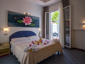 Hotel Villa dei Fiori - Sul Mare Con Piscina
