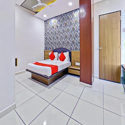 Hotel Shiv Inn Hotels near Chamunda Shopping Centre