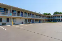 Motel 6 Redding, CA - Central Hotel berhampiran Simpson University