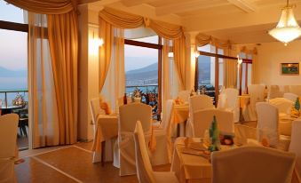 6. Hotel Il..