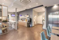 Grand Hôtel Clichy Paris Hotels in Clichy