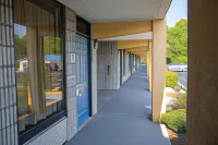 Grand Vista Hotel Hotels in Oneida
