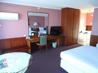 Clifton Motel & Grittleton Lodge