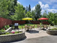 Alpen Motel Hotels near Olive Lake