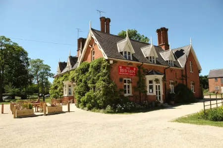 The Red Lion Отели в г. Гритам вит Сомерсби