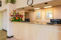 Econo Lodge Inn & Suites Hotel di Long Beach