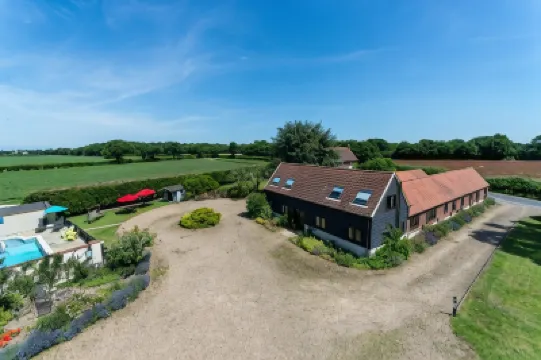 Birds Farm Hotels in 