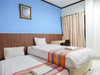 Pineapple Mansion Solo Mitra RedDoorz Near RS Jih Solo Hotels in Laweyan