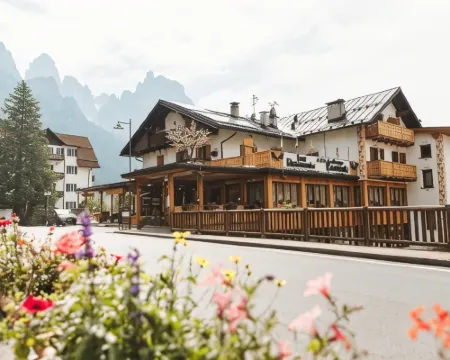 Albergo Centrale Hotels in Siror