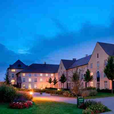 Hôtel Campanile Val de France Hotel Exterior
