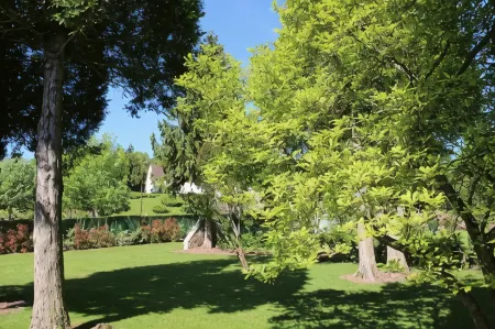 Logis des Trois Maures Отели в г. Ноле