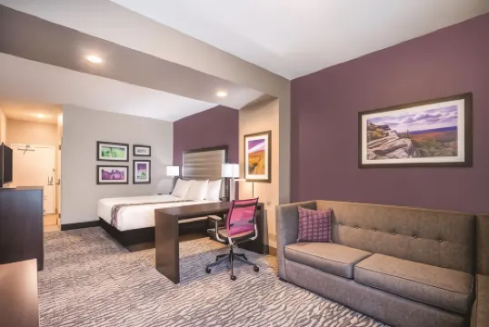 La Quinta Inn & Suites by Wyndham Clifton Park/Saratoga Area