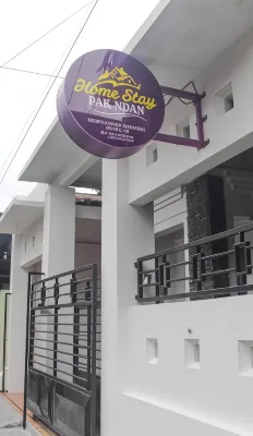 Home Stay Pak Ndan Dekat Masjid Ar-Rahman Hotels in Kepanjenkidul