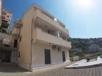 Snug Apartment in Celina with Swimming Pool