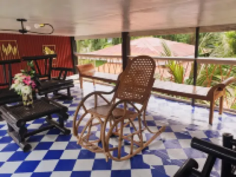 Edmund's Inn & Suites فنادق في سیقیحور