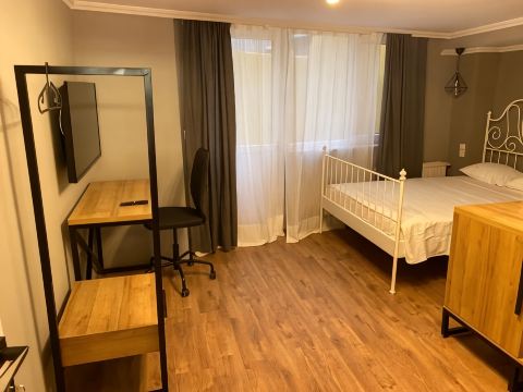 Kinzi House