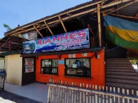 Riannes Beach Resort by RedDoorz 鄰近Tagbak Bus Terminal的酒店