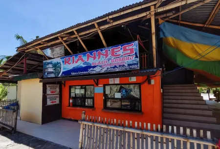 Riannes Beach Resort by RedDoorz